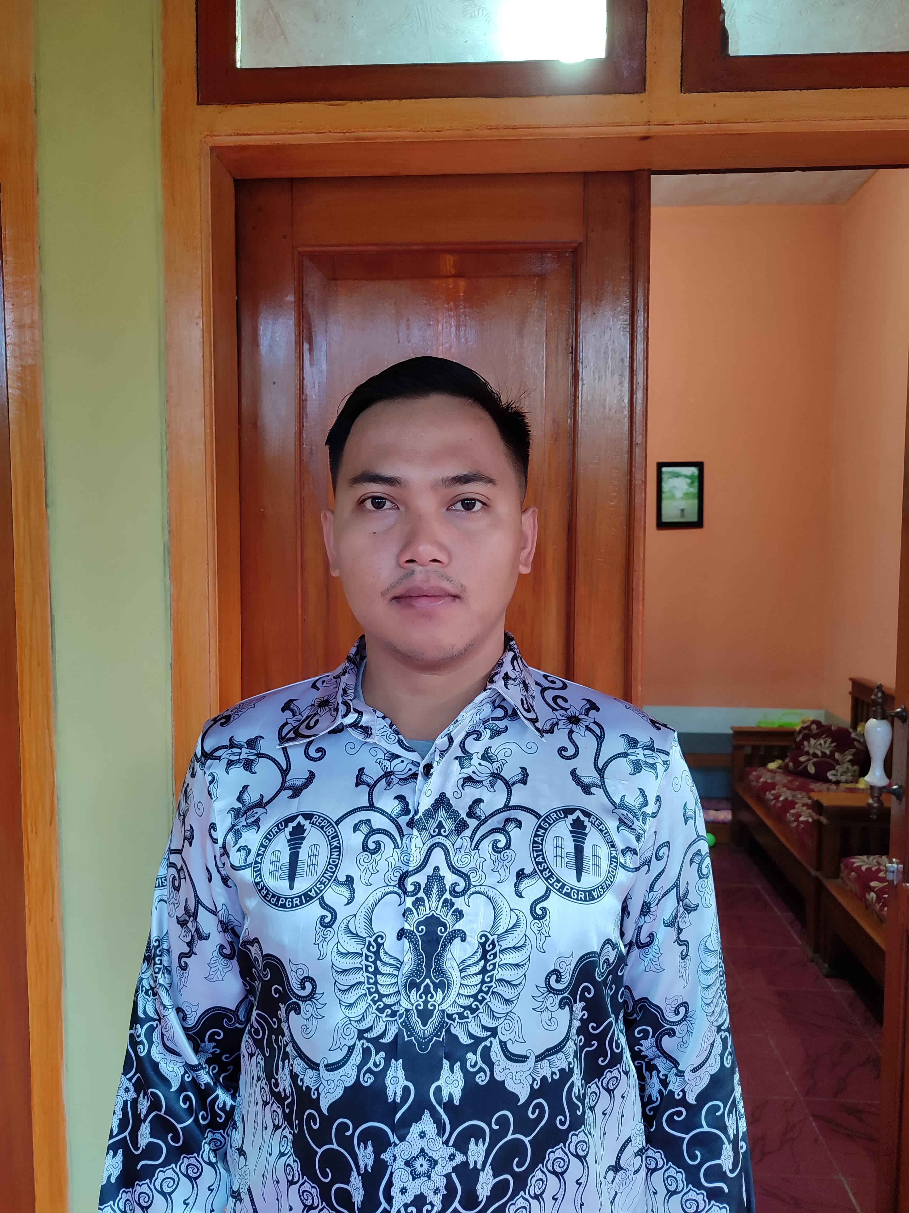 ACHMAD MAJID KAMALUDDIN. S. KOM